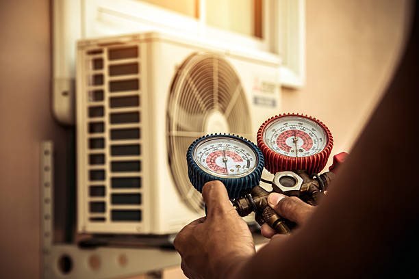 Professional Ac Installation technician working in Pembroke, MA